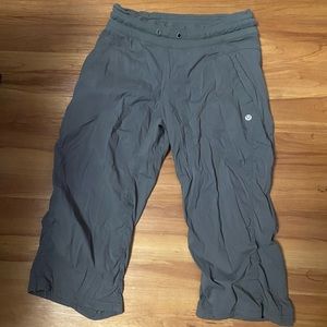 Lululemon studio crop size 6